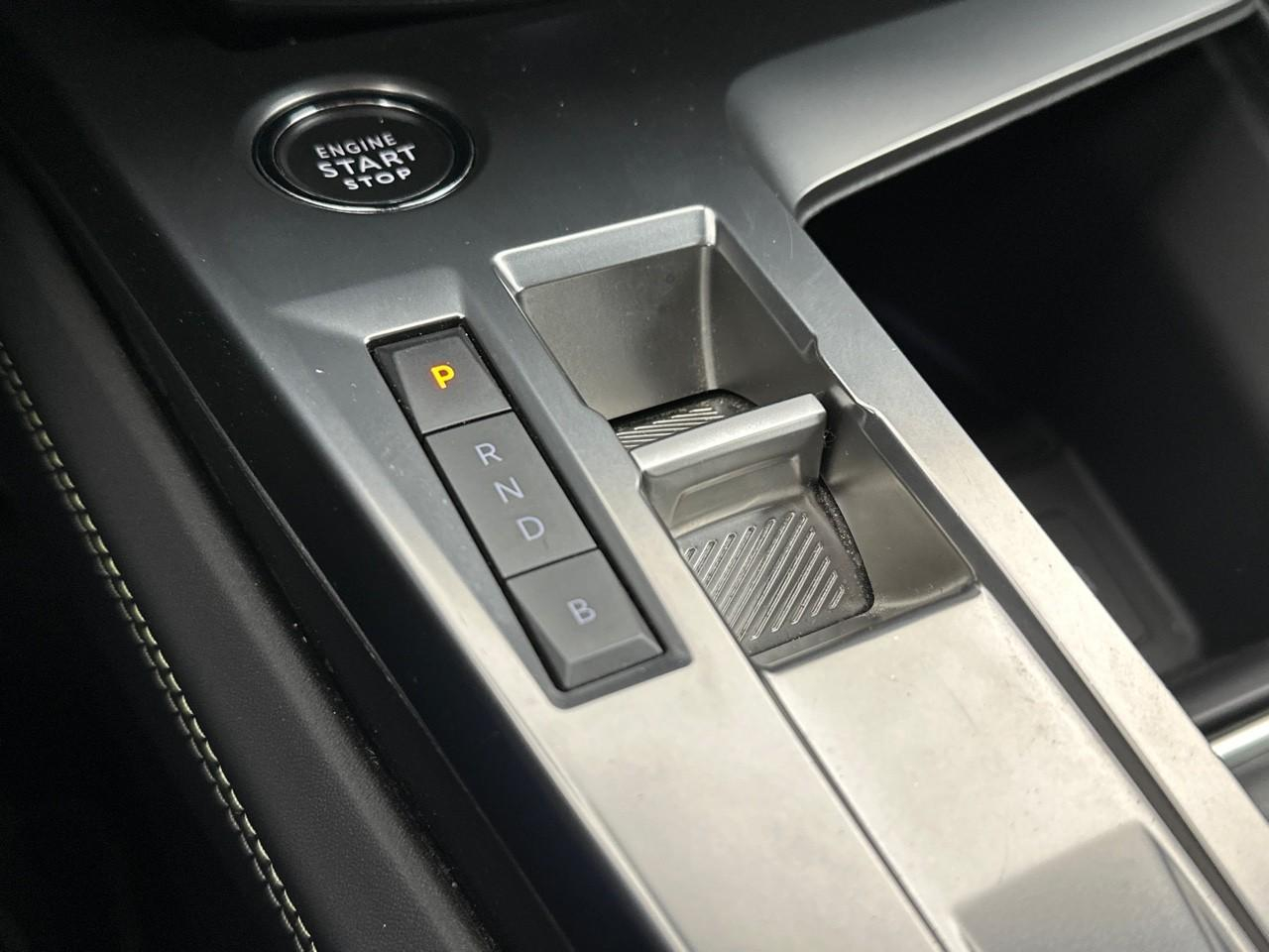 Peugeot 408 phev 225 e-eat8 first edition — photo 28