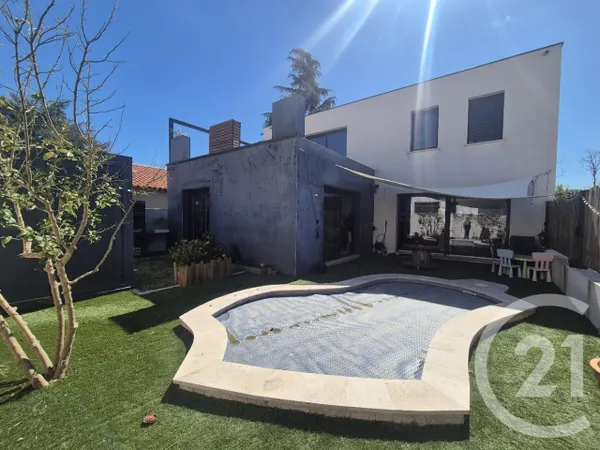 Maison 9 pièces 340 m²