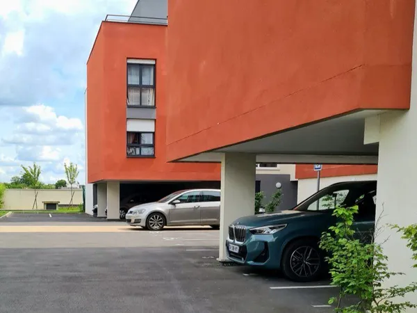 PLACES DE PARKING à Pontault-Combault