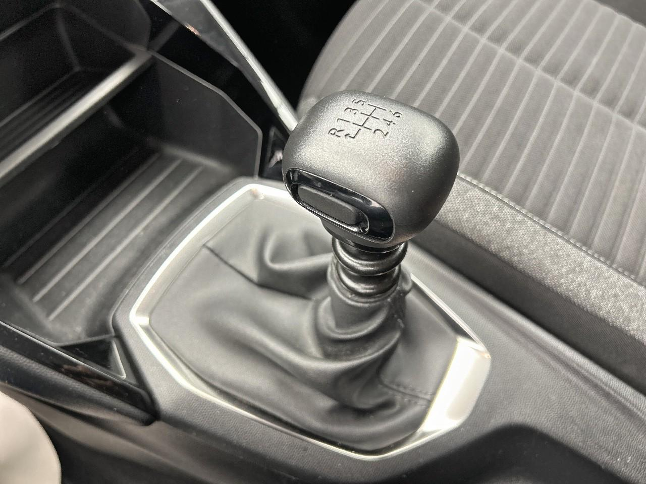 Peugeot 208 puretech 100 s&s bvm6 style — photo 17