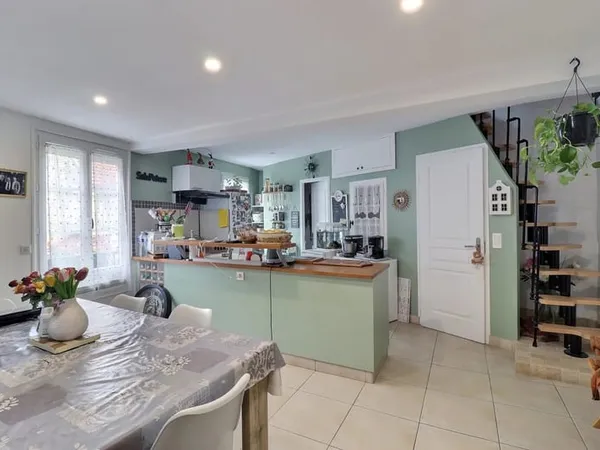 MAISON DE VILLE AVEC STUDIO INDEPENDANT - AUCUN TRAVAUX A PREVOIR !