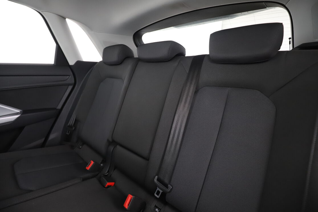 Audi Q3 35 TFSI S Tronic 7 — photo 13
