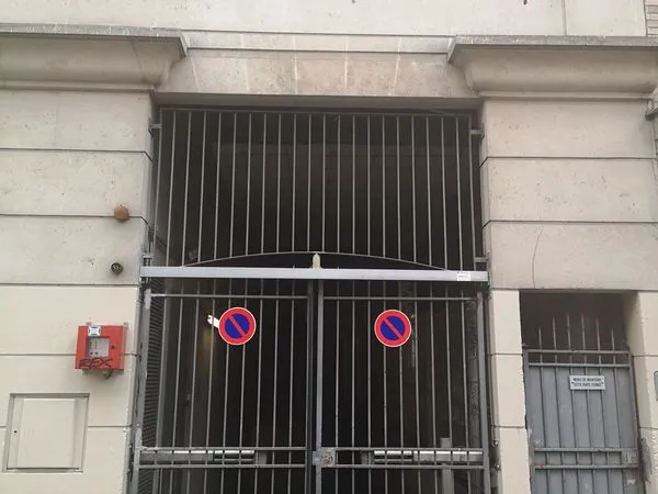 Box fermé métro Guy Môquet Paris 75017
