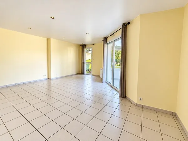 DUPLEX 4 CHAMBRES AVEC JARDIN PRIVATIF ET GARAGE