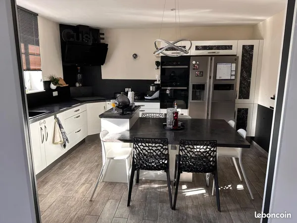 Maison 8 pièces 220 m²