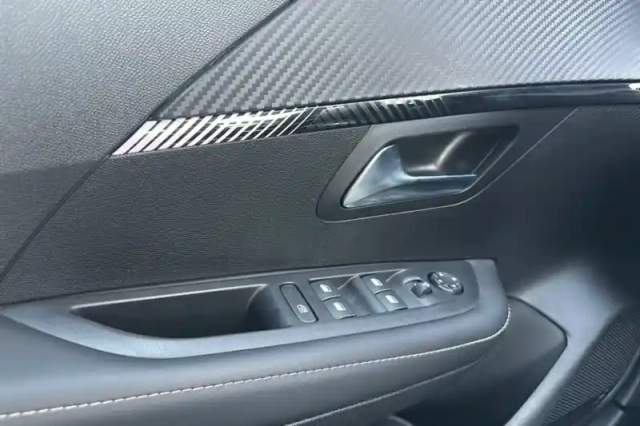 Peugeot 208 hybrid 100 e-dcs6 — photo 19