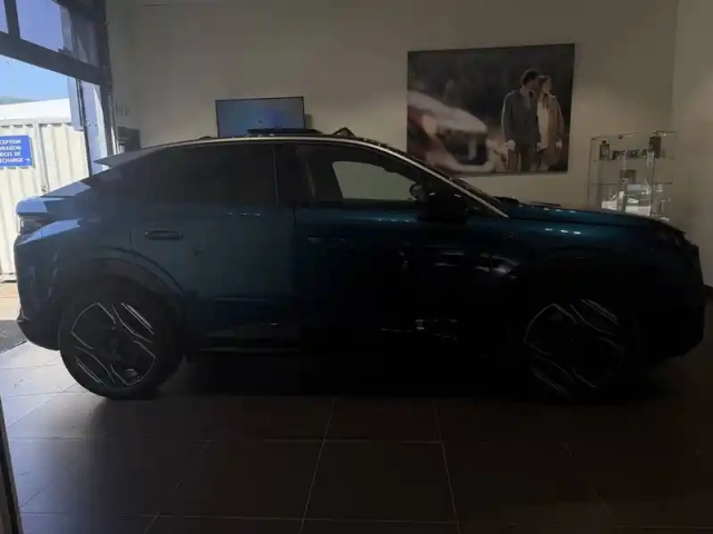 Peugeot 3008 electrique 325 ch 4x4 73 kwh — photo 4