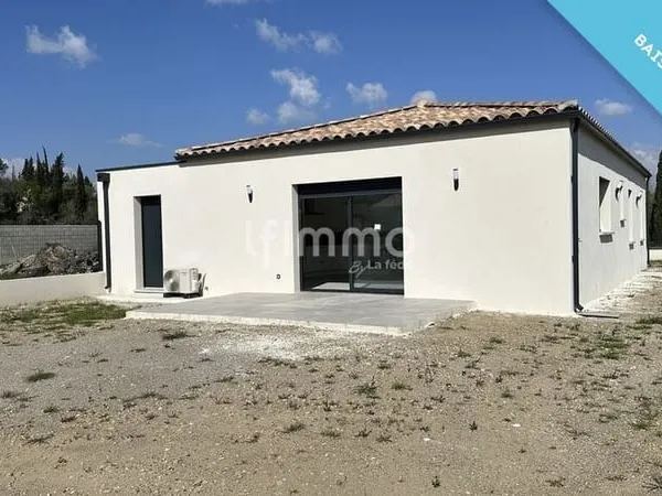 Maison T4 plain pied avec garage et terrain 360 m² clos