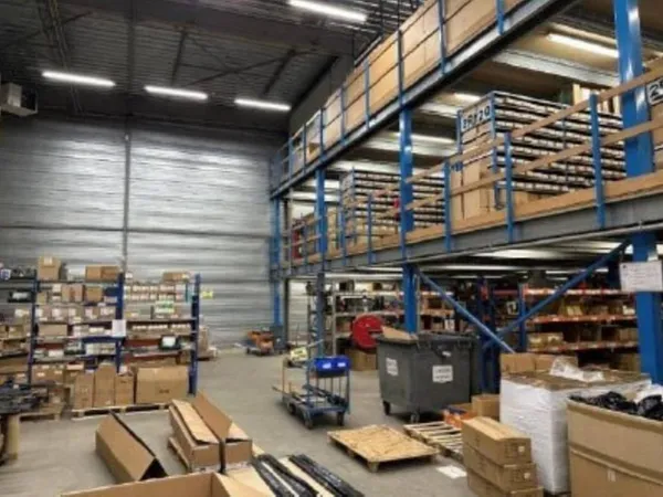 Entrepôt 6168 m²