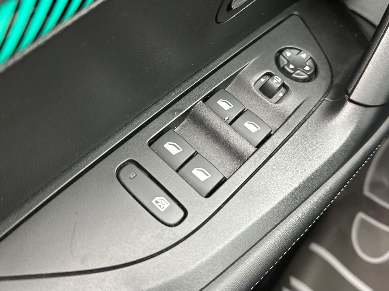 Peugeot 2008 puretech 130 s&s bvm6 allure — photo 15