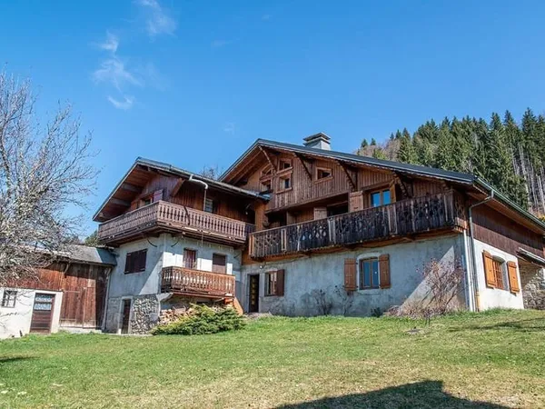 Maison 7 pièces 358 m²