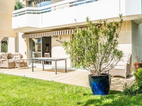 Saint-Germain-en-Laye, secteur Roby/Debussy, appartement avec jardin de 350 m²