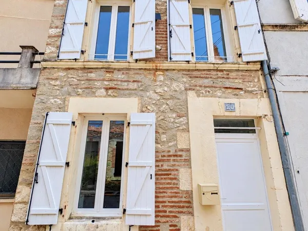 MAISON DE VILLE ENTIÈREMENT RÉNOVÉE - 2 CHAMBRES - DPE B - VILLENEUVE-SUR-LOT