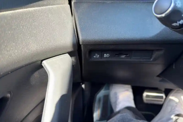 Peugeot 408 electrique 58 kwh 210 ch — photo 20