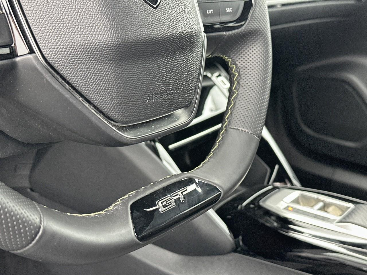 Peugeot 2008 hybrid 136 e-dcs6 gt — photo 35