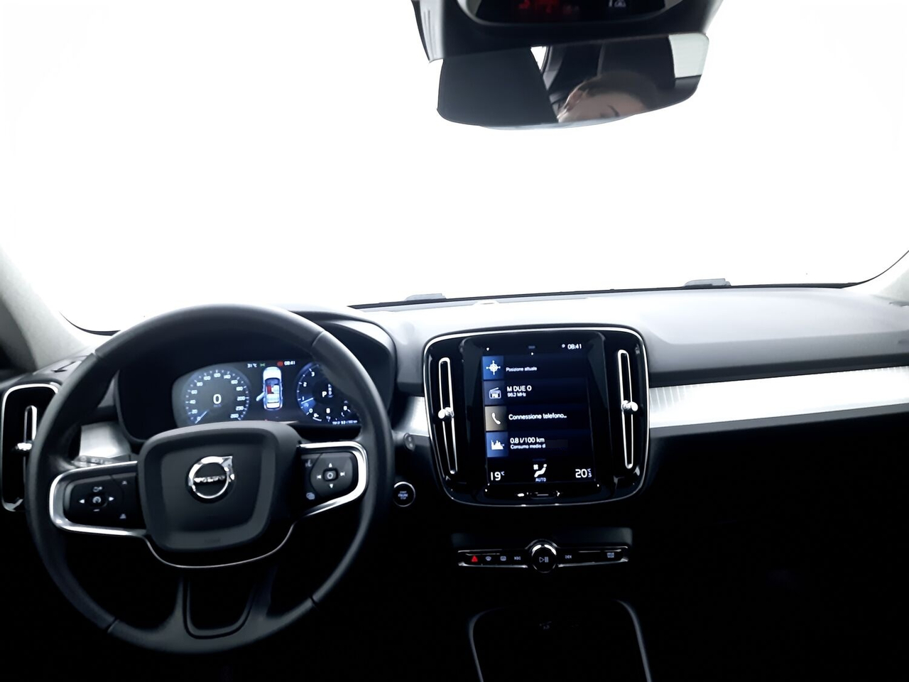 Volvo XC40 — photo 12