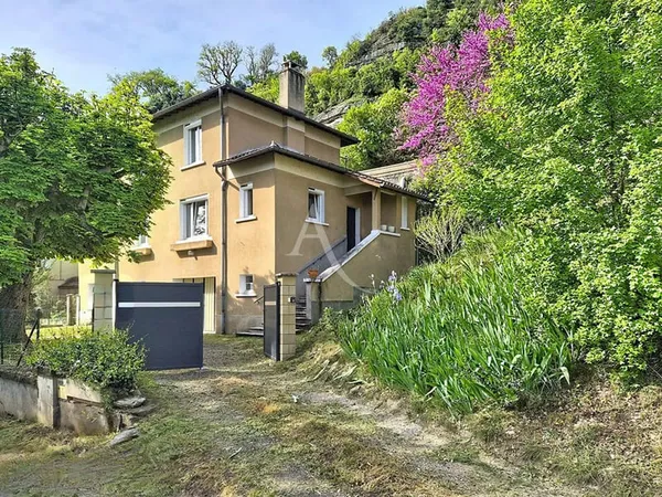 À 10 min de Cahors, Maison 3 chambres avec garages et vue rivière