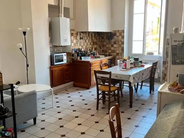 Colocation à Grenoble - chambre meublée disponible à partir d'octobre