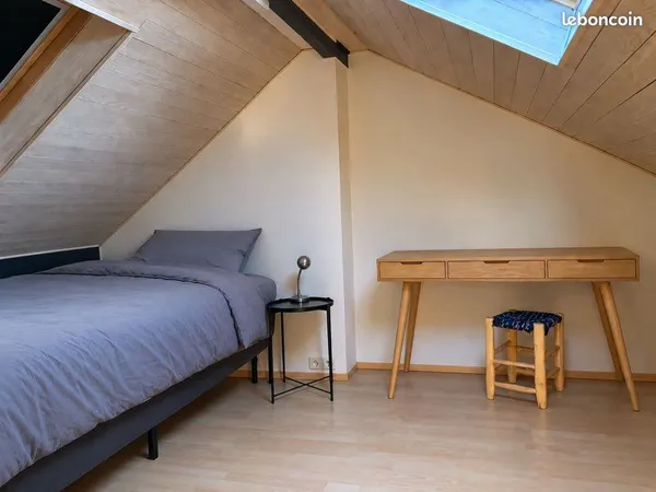 Chambre meublée à louer chez l'habitant