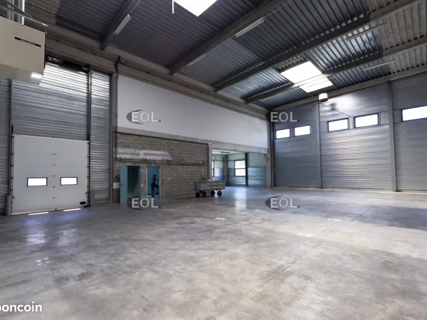 Local d'activité 472 m²