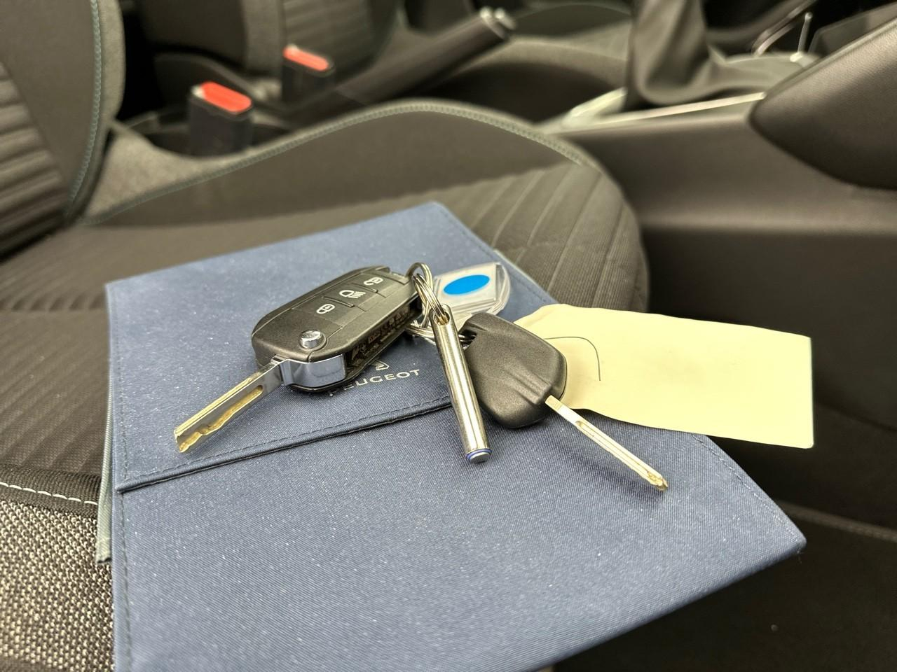 Peugeot 208 puretech 75 s&s bvm5 style — photo 32