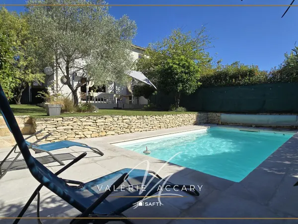 Rocbaron : Maison de 90 m² avec 3 chambres, terrain de 560 m² avec piscine...