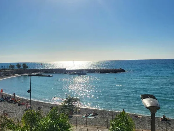 ROQUEBRUNE CAP MARTIN EN FRONT DE MER OPPORTUNITE RARE