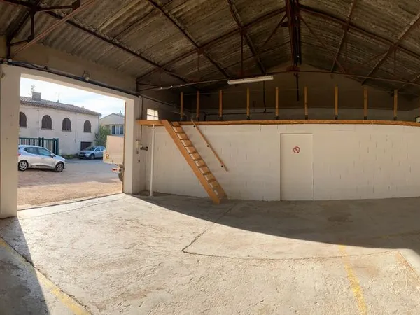 Local d’activité et entrepôt Location Robion  110m² 800€