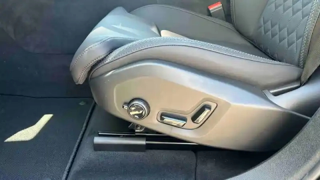 Volvo Xc60 t6 awd — photo 14
