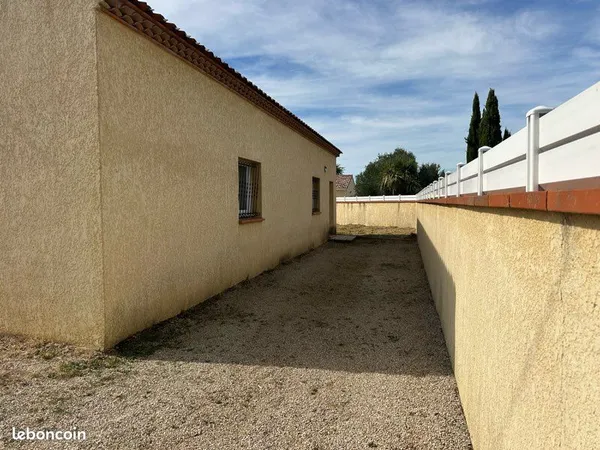 Je loue un T3 deux chambres, salon, cuisine et salle salle d'eau