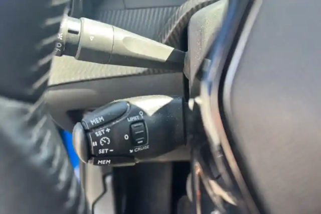 Peugeot 208 puretech 100 s&amp;s bvm6 — photo 12