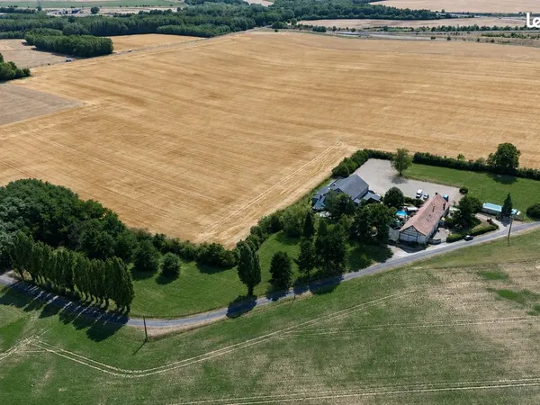 Propriété d'exception avec domaine événementiel 1850 m2 terrain à 1 h 3 0de Paris propriété rare aux