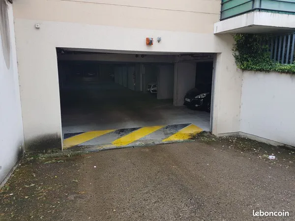 Place parking souterrain secteur hôpital central Nancy