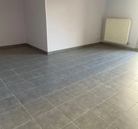 SUPERBE T3 LYON 8E, A 50m DU METRO Laennec, proximité facs, tram, hopital Edouard Hérriot