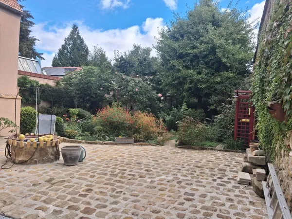 Vends maison de caractère avec jardin