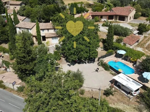 Bargemon : Belle villa à pied du village avec piscine