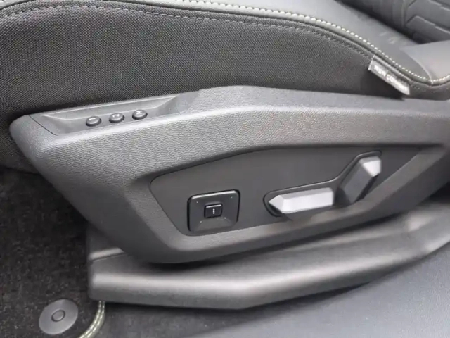 Peugeot 3008 hybrid 145 e-dcs6 — photo 29