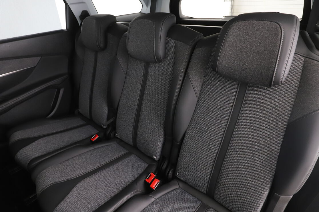 Peugeot 5008 1.2 PureTech Allure EAT8 — photo 13