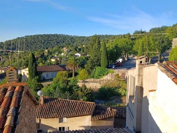 Location Grand T2 à Seillans