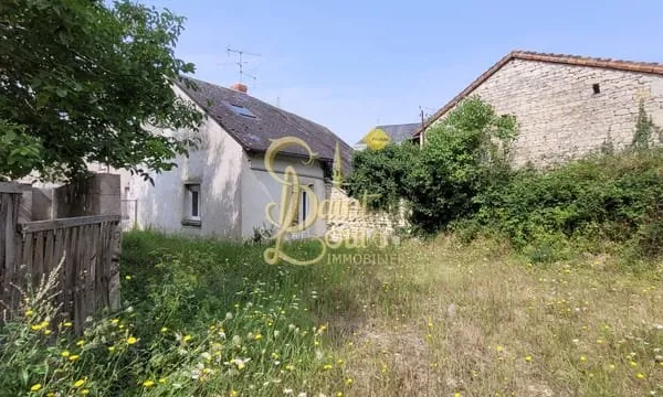 MAISON DE VILLAGE 3 CHAMBRES AVEC JARDIN ET TERRAIN