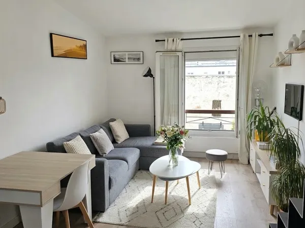 Vente appartement - Paris 9e Anvers | 2/3 pièces lumineux, dernier étage plein sud, vue dégagée sur 