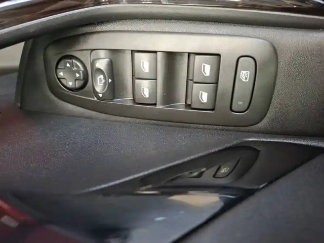 Peugeot 2008 bluehdi 120ch s&amp;s eat6 — photo 19