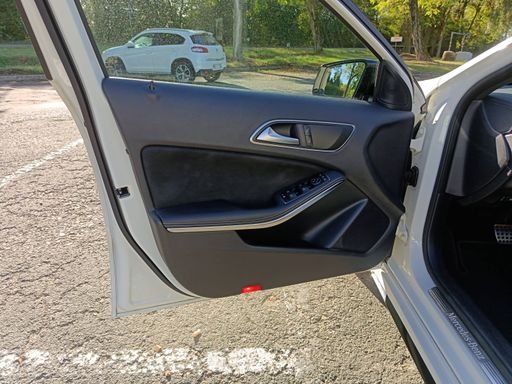 Mercedes Classe A 2.0 250 211 7G-DCT - Whiteart Edition – 2017 – 91000 km – Essence – Boîte Automatique — photo 18