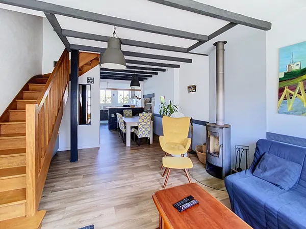 Maison Melgven 90 m2 avec terrasse en excellent état située en hyper centre de la commune .