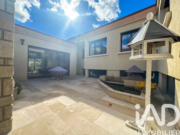 Maison 9 pièces 220 m²