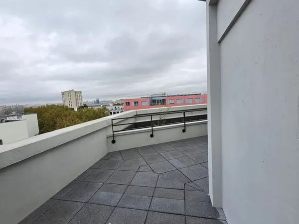 T3 EN ETAGE EST OUEST TERRASSE PARKING