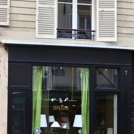 À CÉDER - BOUTIQUE DE CARACTÈRE PARIS 9e - RUE DE VINTIMILLE - BELLE VITRINE