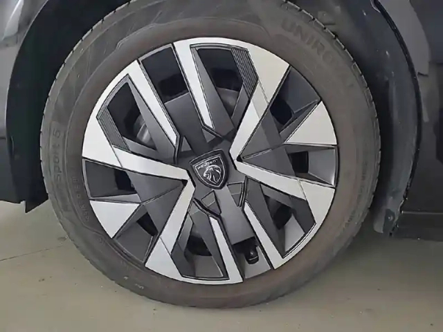 Peugeot 208 puretech 100 s&amp;s bvm6 — photo 13