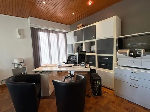 Bureau 77 m²