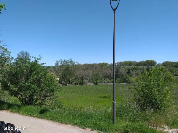 Terrain avec Cu de 5580m² à AUJOLS 46090